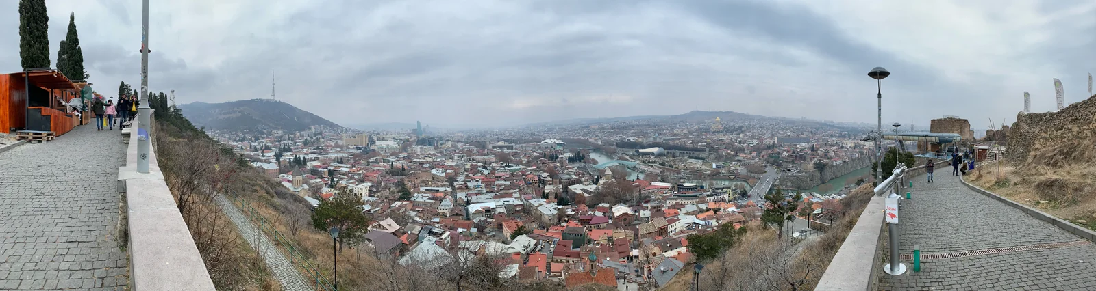 Панорама Тбилиси с крепости Нарикала — переезд в Грузию